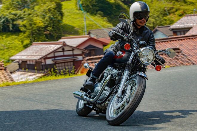 Motocykl Kawasaki W800 červená / 2024 Motocykl Kawasaki W800 červená / 2024