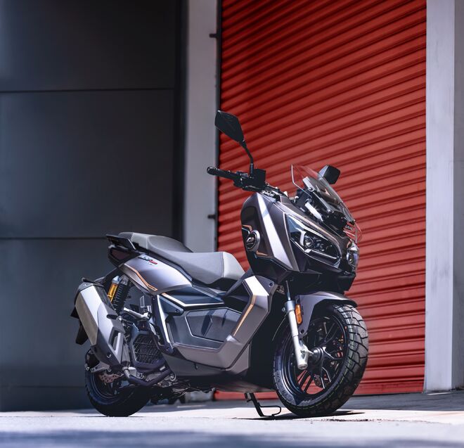 Skútr QJMOTOR ATR 125 - šedý