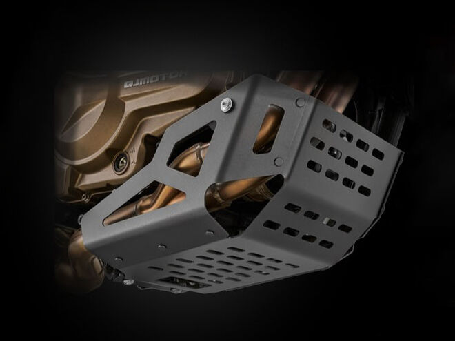 Motocykl QJMOTOR SRT 600SX - šedá s červeným pruhem - sada kufrů zdarma Motocykl QJMOTOR SRT 600SX - šedá s červeným pruhem - sada kufrů zdarma