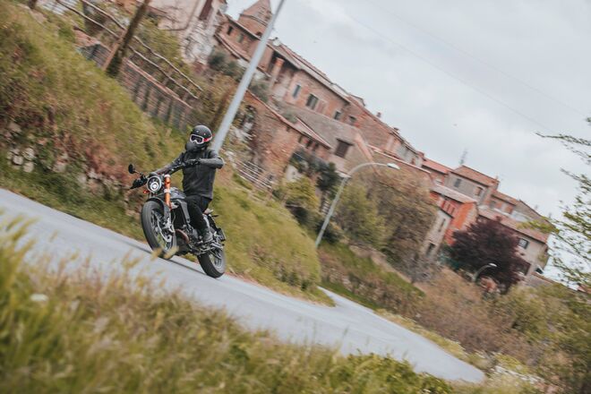 Motocykl Fantic Caballero 500 Deluxe - šedá / 2023