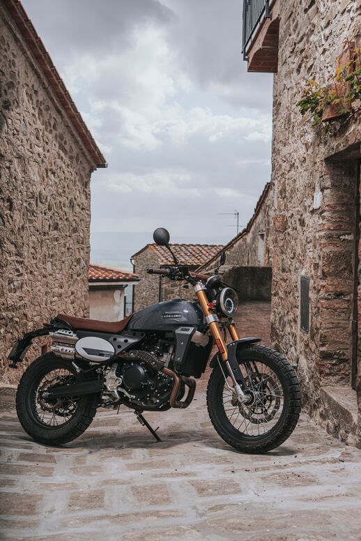 Motocykl Fantic Caballero 500 Deluxe - šedá / 2023