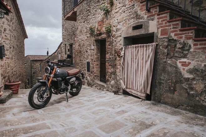 Motocykl Fantic Caballero 500 Deluxe - šedá / 2023