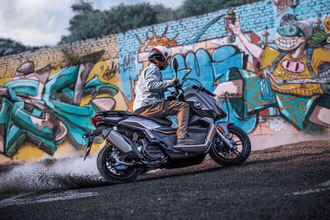 Skútr QJMOTOR ATR 125 - šedý