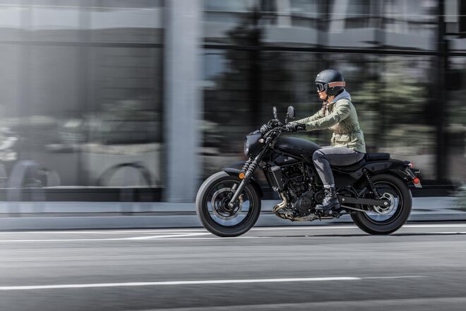 Motocykl Kawasaki Eliminator 500 SE šedý / 2026
