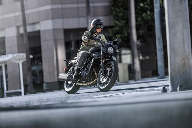 Motocykl Kawasaki Eliminator 500 SE šedý / 2026