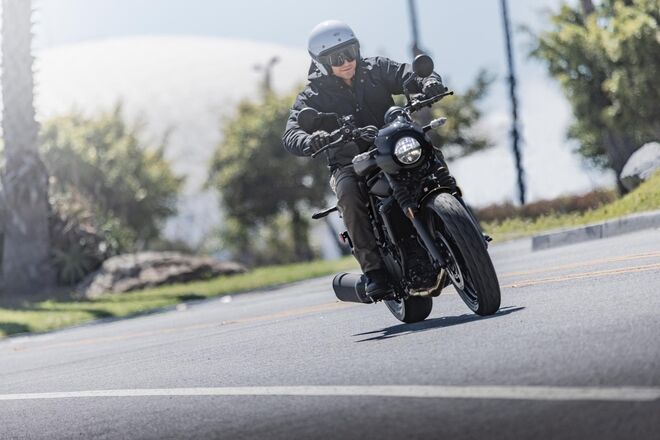 Motocykl Kawasaki Eliminator 500 SE šedý / 2026