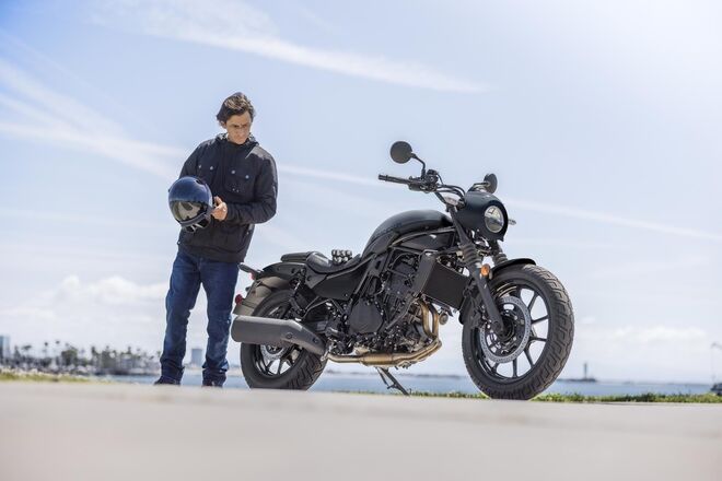 Motocykl Kawasaki Eliminator 500 SE šedý / 2026