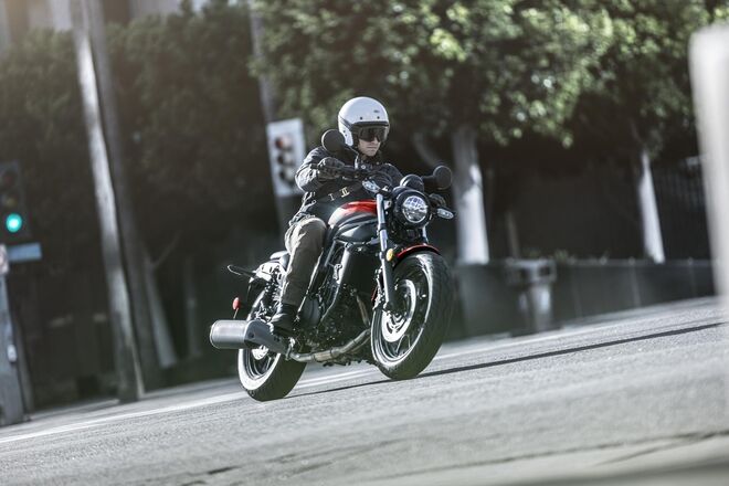 Motocykl Kawasaki Eliminator 500 červený / 2026