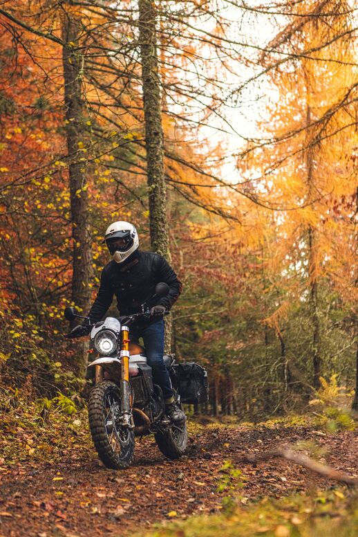 Motocykl Fantic Caballero 500 Explorer hnědo-bílá / 2023 Motocykl Fantic Caballero 500 Explorer hnědo-bílá / 2023