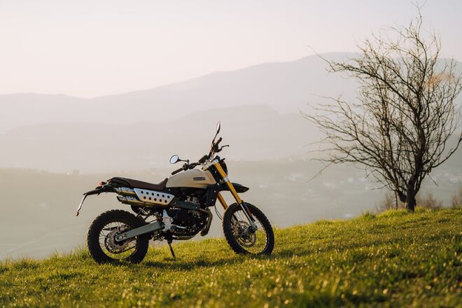 Motocykl Fantic Caballero 500 Rally - písková / 2025