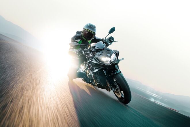 Motocykl Kawasaki Z H2 černá / 2026