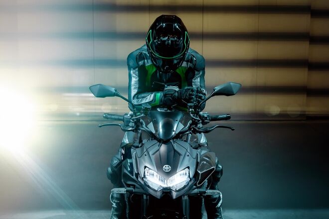 Motocykl Kawasaki Z H2 černá / 2026