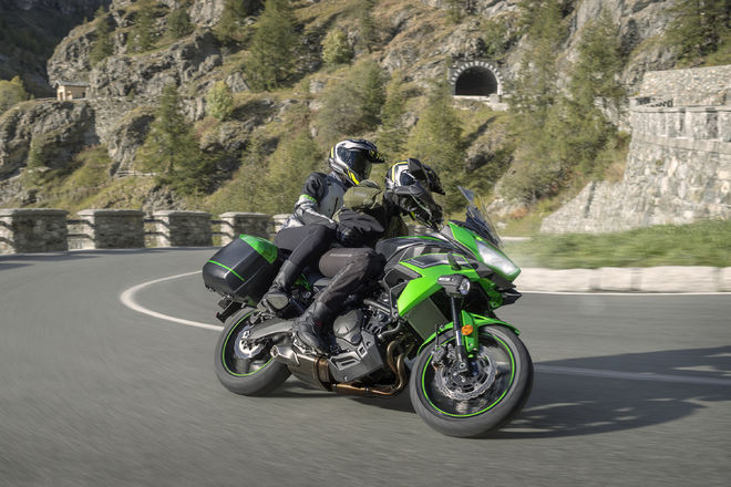 Motocykl Kawasaki Versys 650 zelený / 2023