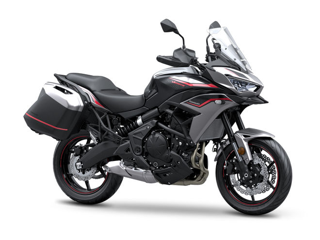 Motocykl Kawasaki Versys 650 stříbrný / 2022