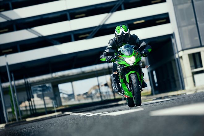 Motocykl Kawasaki Ninja 125 zelená / 2023