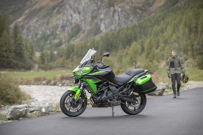 Motocykl Kawasaki Versys 650 zelený tmavý / 2023