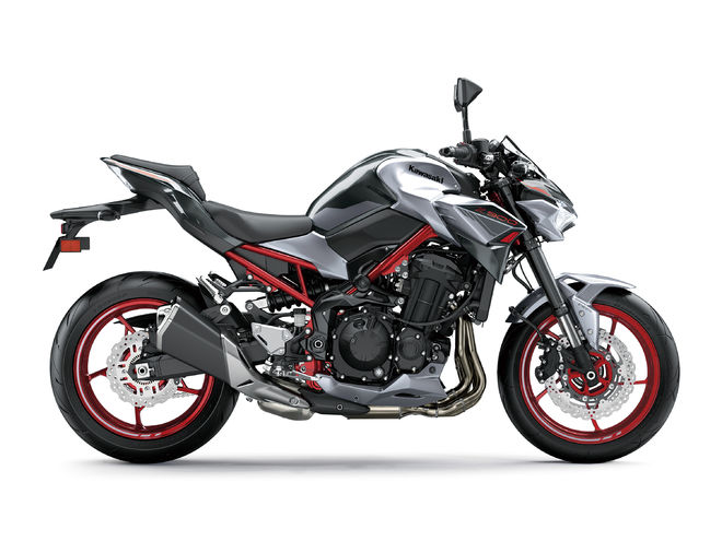 Motocykl Kawasaki Z900 stříbrná / 2023