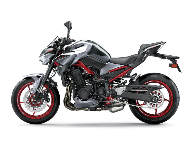 Motocykl Kawasaki Z900 70/35 kW stříbrná / 2023
