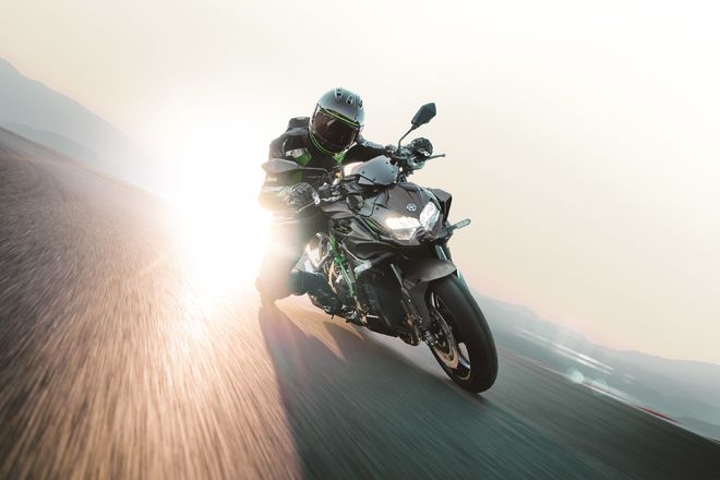 Motocykl Kawasaki Z H2 šedá / 2023