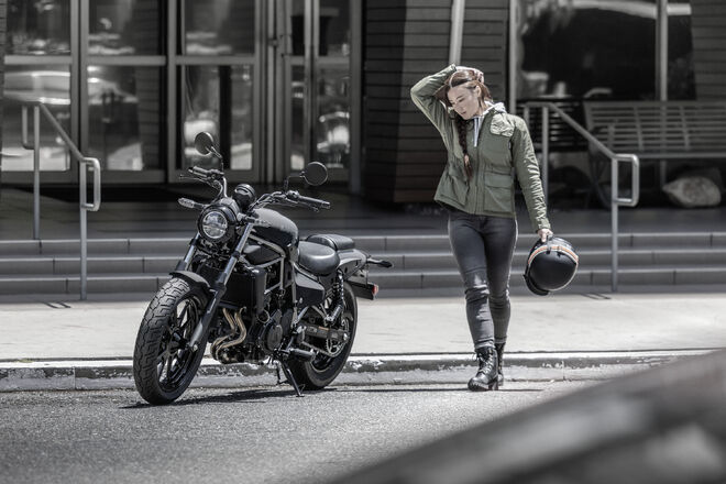 Motocykl Kawasaki Eliminator 500 černý / 2024