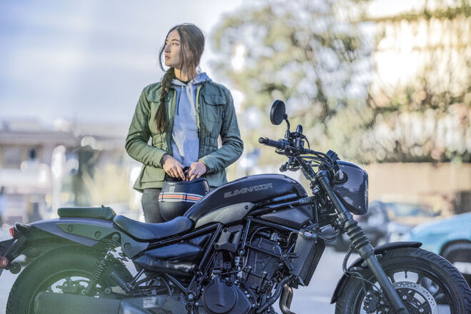 Motocykl Kawasaki Eliminator 500 SE šedý / 2025