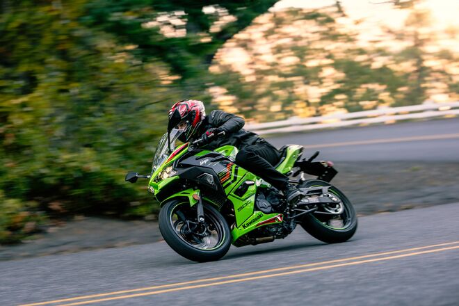 Motocykl Kawasaki Ninja 500 SE zelená / 2024