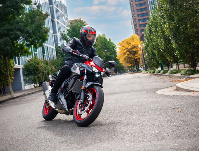 Motocykl Kawasaki Z500 SE zelená / 2024 - ORIGINÁLNÍ PLEXI ZDARMA