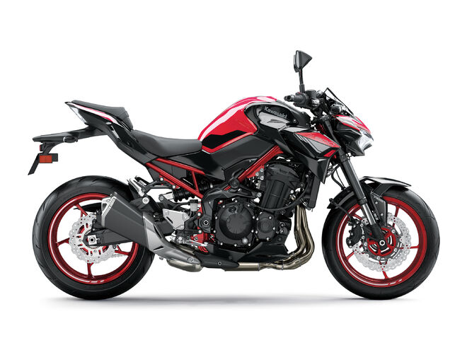 Motocykl Kawasaki Z900 červená / 2024