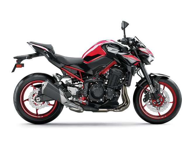 Motocykl Kawasaki Z900 70/35 kW červená / 2024