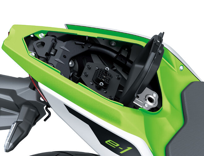 Motocykl Kawasaki Z e-1 stříbrná / 2024