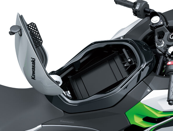 Motocykl Kawasaki Ninja e-1 stříbrná / 2024 Motocykl Kawasaki Ninja e-1 stříbrná / 2024
