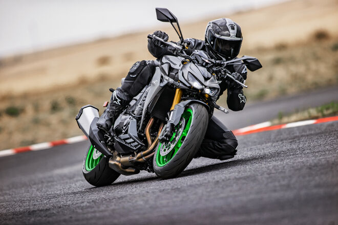 Motocykl Kawasaki Z1100 SE šedá matná / 2026