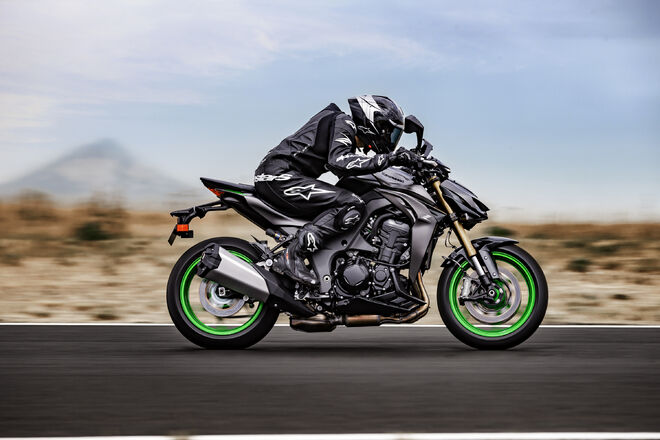 Motocykl Kawasaki Z1100 SE šedá matná / 2026