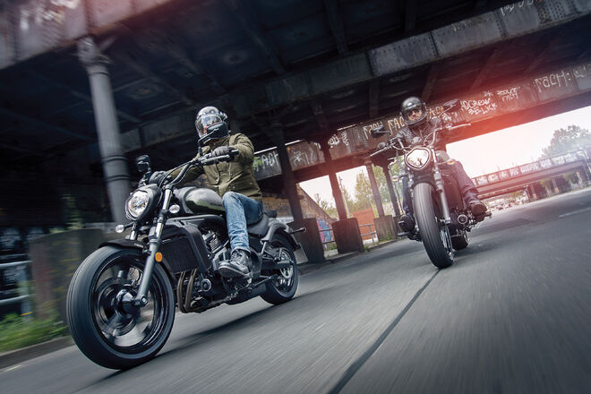 Motocykl Kawasaki Vulcan S šedý / 2026 - AKCE SADA PŘÍSLUŠENSTVÍ ZA 14.000,- Kč