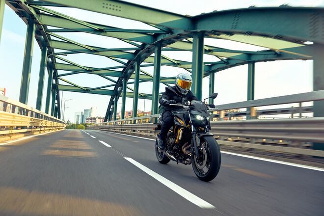 Motocykl Kawasaki Z650 S  šedá / 2026