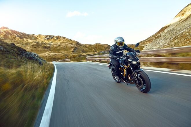 Motocykl Kawasaki Z650 S  šedá / 2026