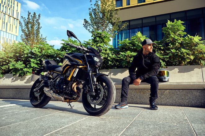Motocykl Kawasaki Z650 S  šedá / 2026