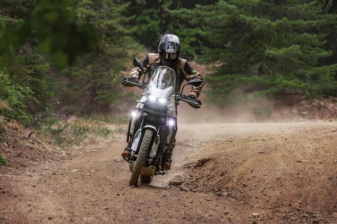 Motocykl Kawasaki KLE 500 SE bílý / 2026 Motocykl Kawasaki KLE 500 SE bílý / 2026