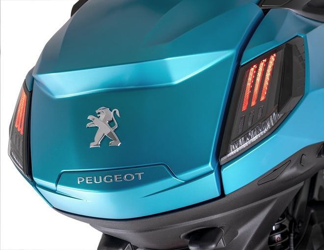 Skútr Peugeot Metropolis Allure 400i ABS / Amazonite Satin Blue - KUFR + NOSIČ V CENĚ 7.780,- Kč ZDARMA
