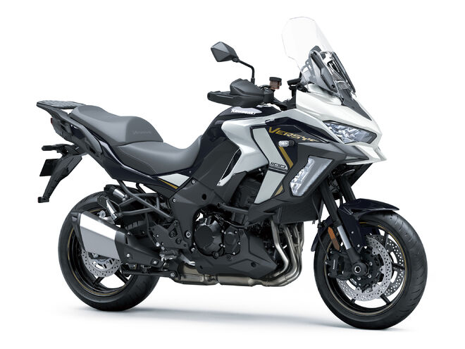Motocykl Kawasaki Versys 1100 SE bílý / 2025 - NA CESTĚ