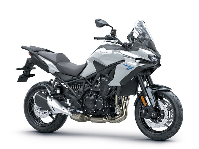 Motocykl Kawasaki Versys 900 70kW bílý / 2027
