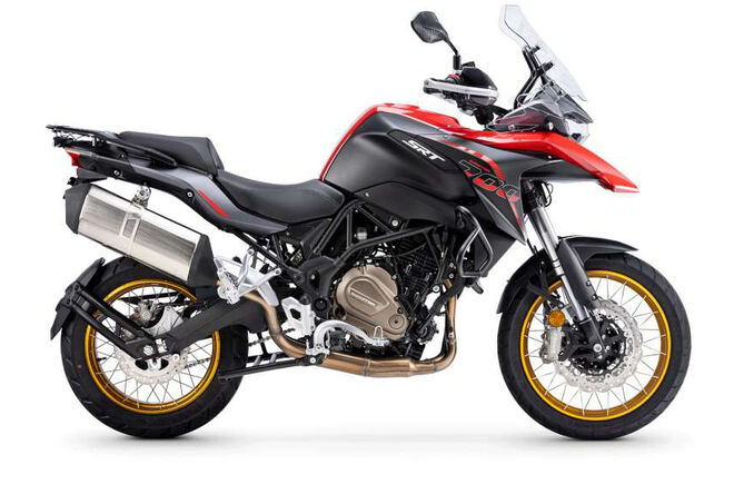 Motocykl QJMOTOR SRT 700X - červená