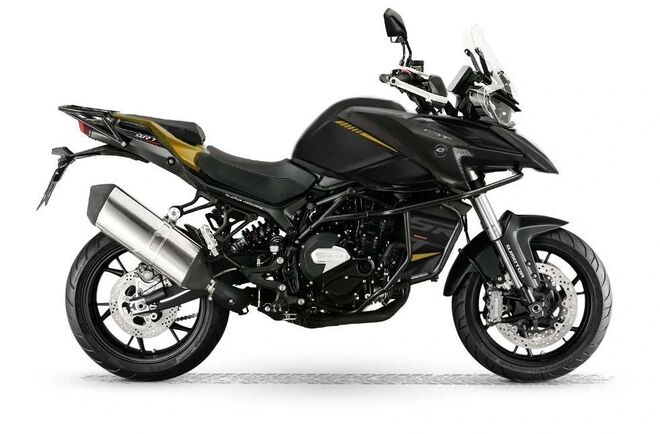 Motocykl QJMOTOR SRT 800S - černá
