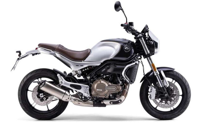 Motocykl QJMOTOR SRV 550 - černá