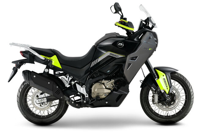 Motocykl QJMOTOR SVT 650X - černo - žlutá reflexní