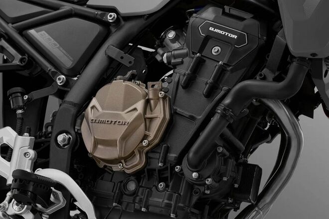 Motocykl QJMOTOR SRT 800 RX - černá