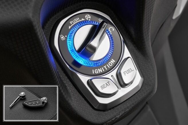 Skútr QJMOTOR MTX 125 - šedo / červený Skútr QJMOTOR MTX 125 - šedo / červený