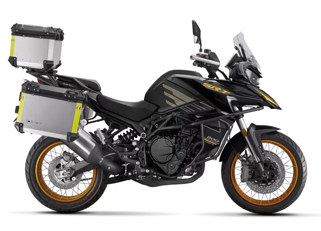 Motocykl QJMOTOR SRT 900SX - černá - SADA KUFRŮ K MOTOCYKLU ZDARMA Motocykl QJMOTOR SRT 900SX - černá - SADA KUFRŮ K MOTOCYKLU ZDARMA