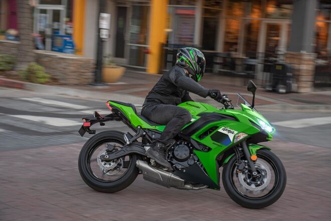 Motocykl Kawasaki Ninja 650 zelená / 2026