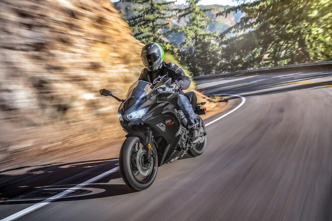 Motocykl Kawasaki Ninja 650 černá / 2026
